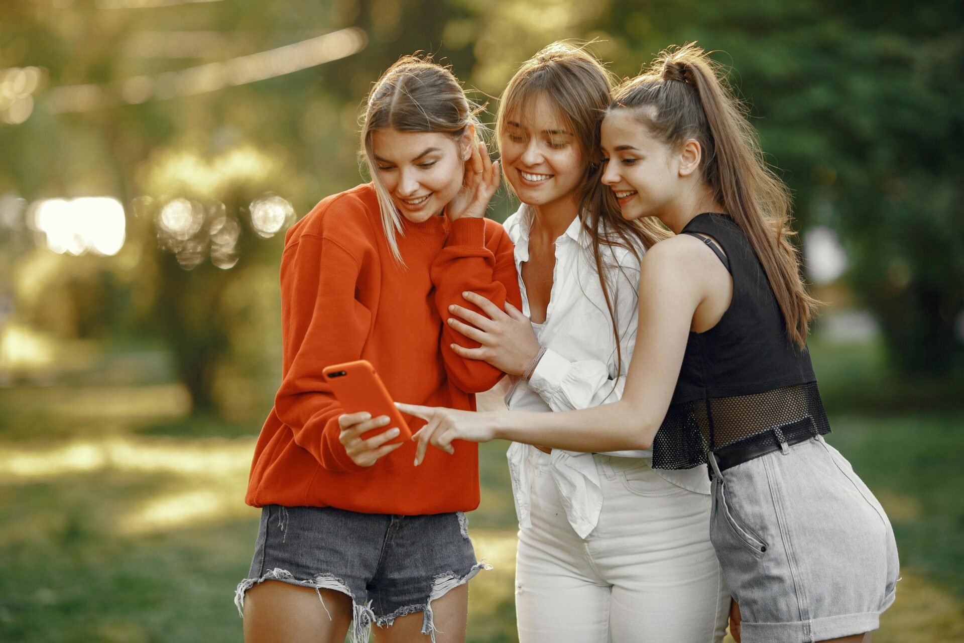Voices of the Destination: Exploring Image Through Tourists, Residents, and Influencers